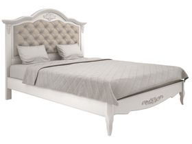 Кровать с мягким изголовьем в белом цвете под матрас 120-180